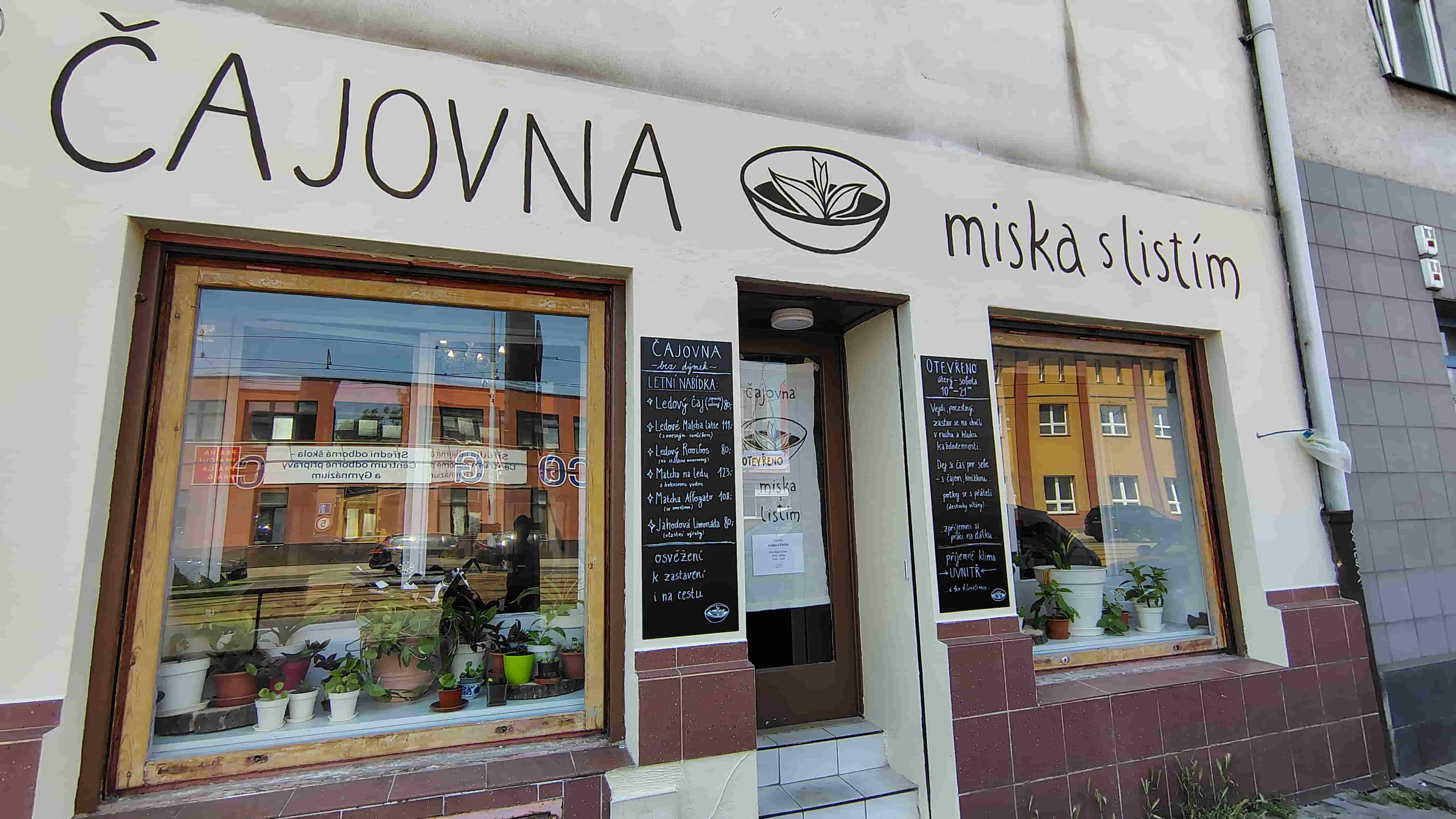 Pohled na cely exterier cajovny